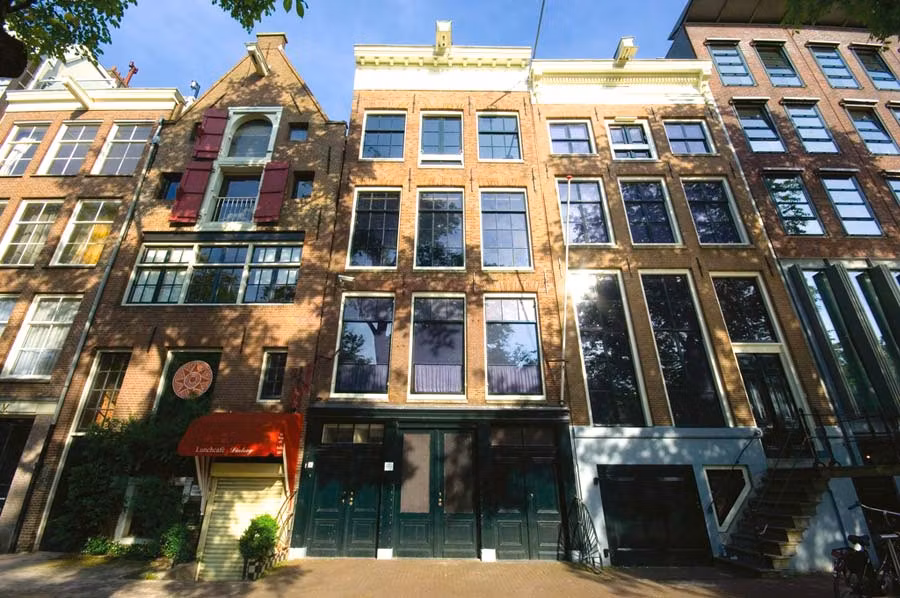 Fachada de la Casa de Ana Frank.