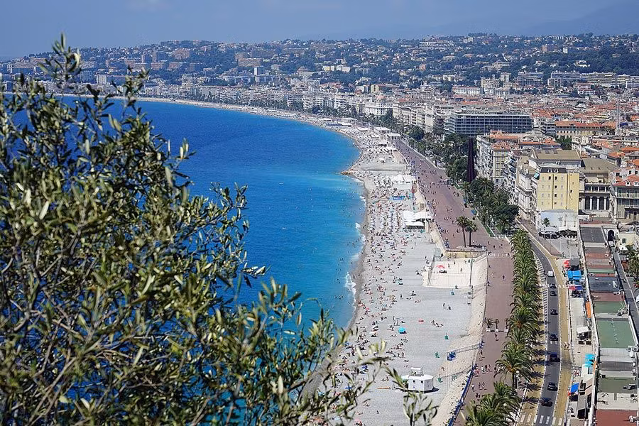 niza promenade des anglais costa azul con amigas