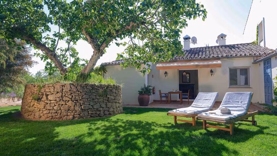 Tumbonas en el hotel Fuente de la Higuera