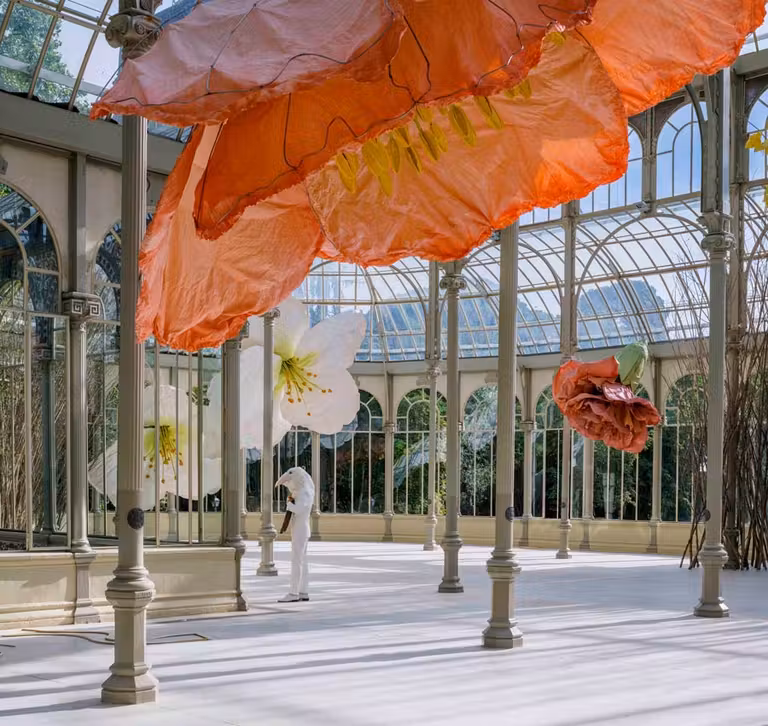 Flores gigantes en el Palacio de Cristal de Madrid.