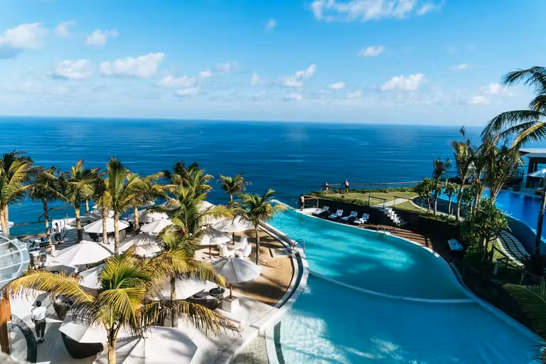 Una decisión fundamental para las vacaciones en familia es elegir un buen hotel.