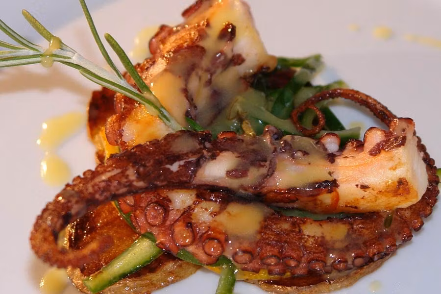 No te marches de Galicia sin probar el pulpo.