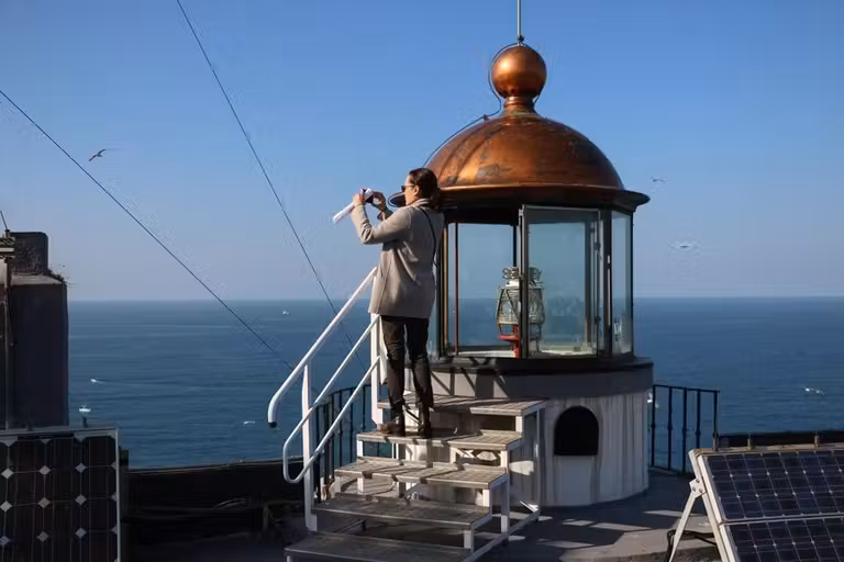 cristina iglesias en el faro de isla de santa clara
