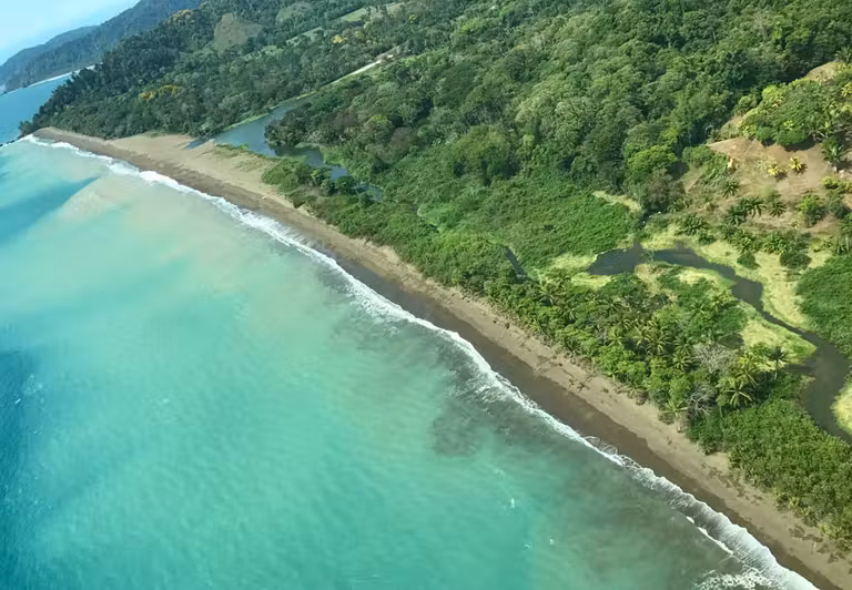 Vista aérea de la bahía de Drake.
