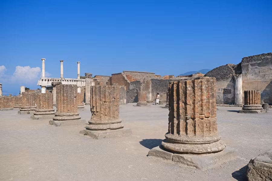 Restos de las columnas de la Basílica de Pompeya