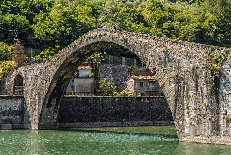 puente magdalena en lucca