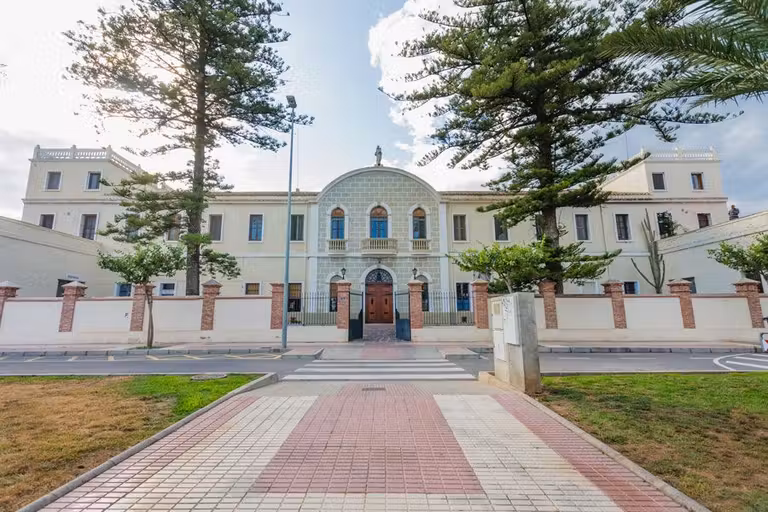 licores de monasterio, ruta por los monasterios, viajes en pareja