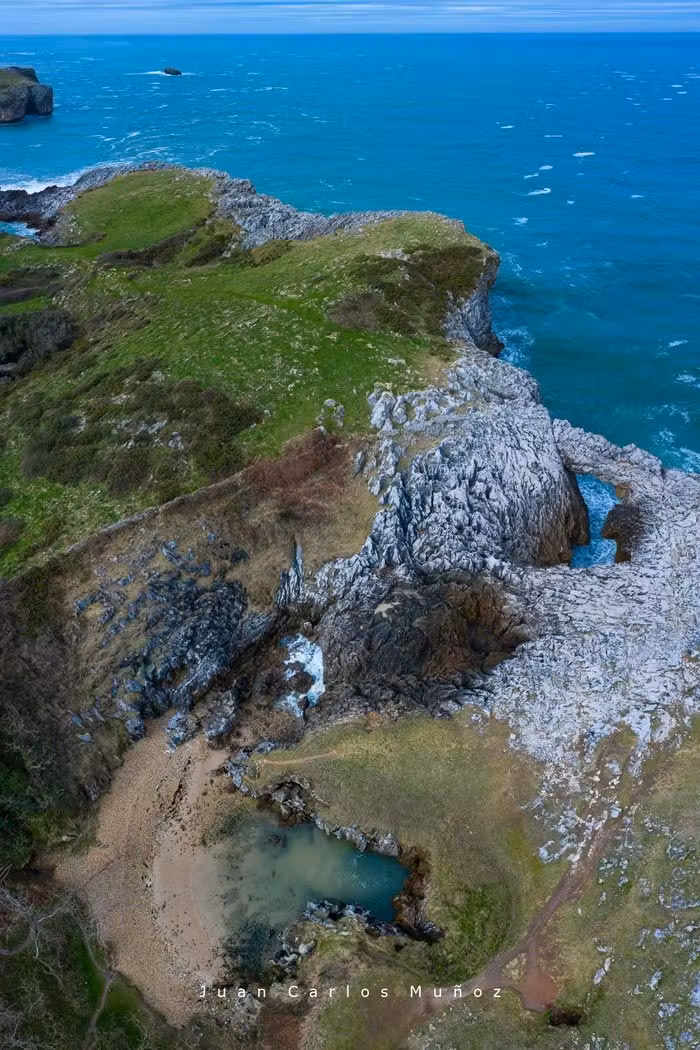 Playa de Cobijero, arco natural del Salto, playas asturias