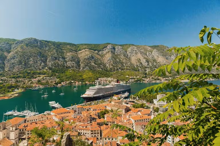 crucero puerto de kotor montenegro