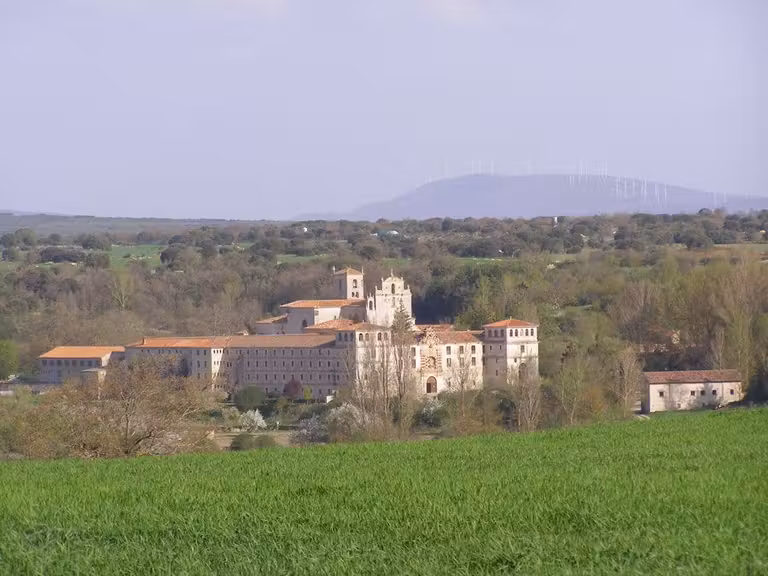 licores de monasterio, ruta por los monasterios, viajes en pareja