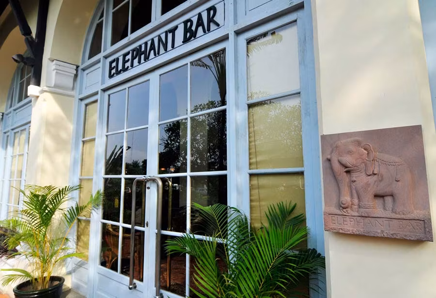 entrada del Elephant Bar