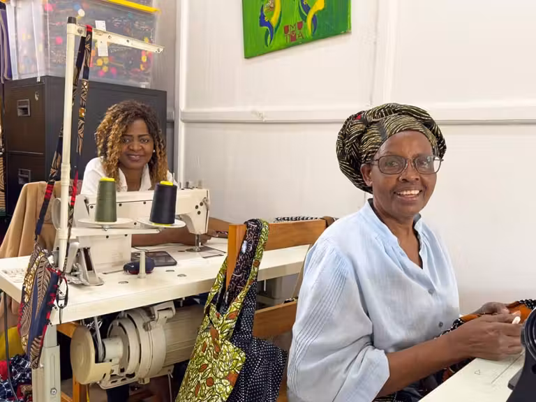 Taller de mujeres costureras en Kigali.
