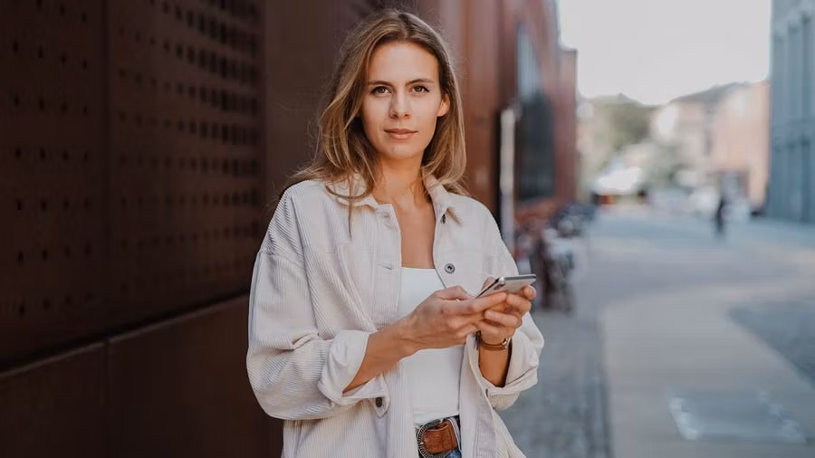 Conoce la eSIM de Holafly para viajar a España