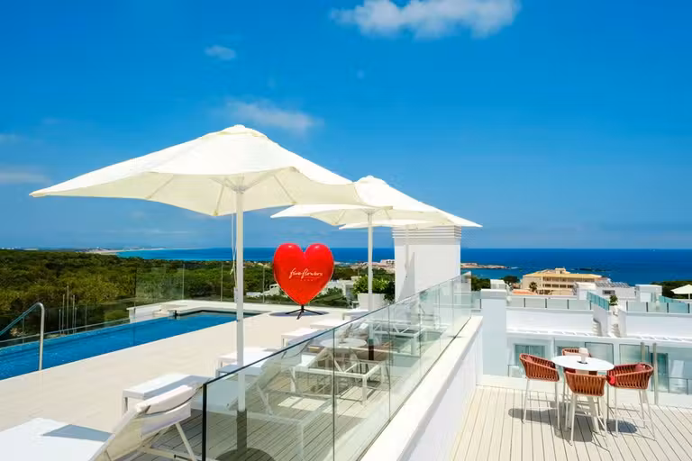 Piscina de hotel Hotel Five Flowers, en Formentera