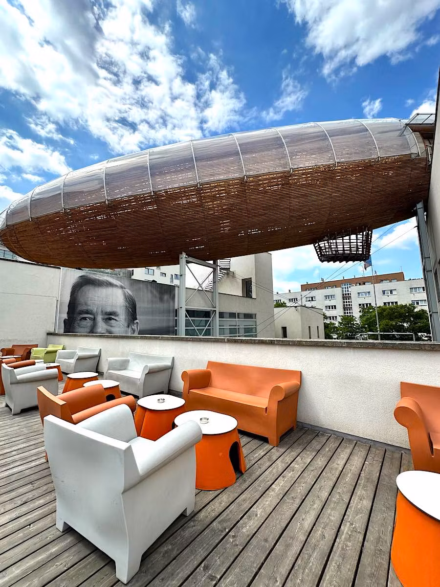 Museo de arte DOX de Praga.