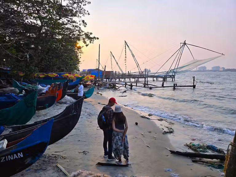 Atardecer en la redes chinas de pesca de Fort Kochi