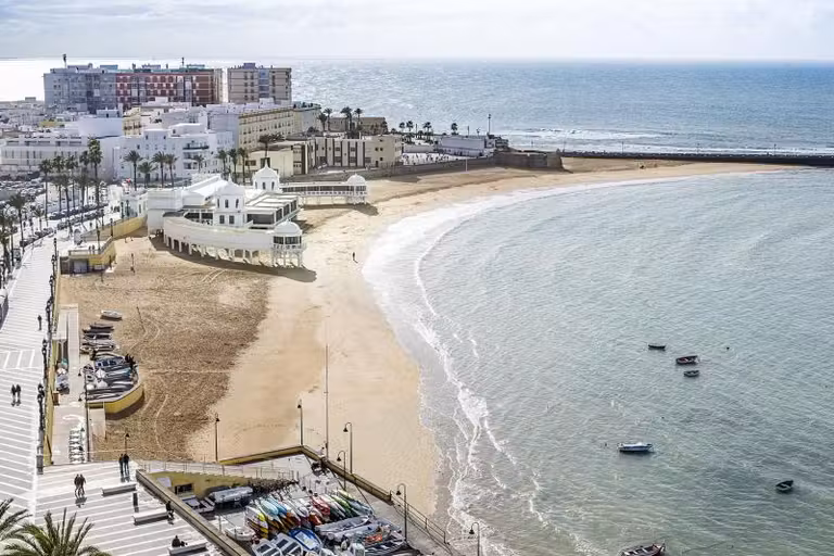 Playa de la Caleta, pequeña pero perfecta para un viaje a Cádiz con niños