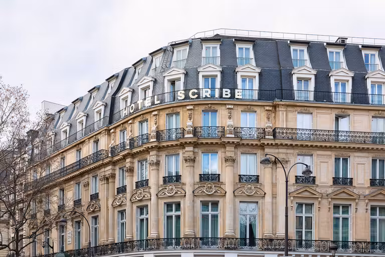 Fachada del Sofitel Le Scribe Opéra Paris.