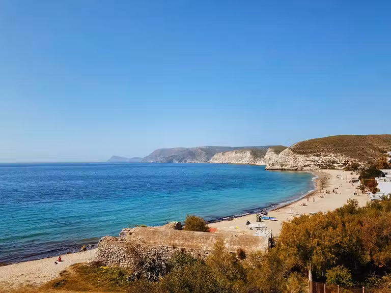 playas de agua amarga en Almeria