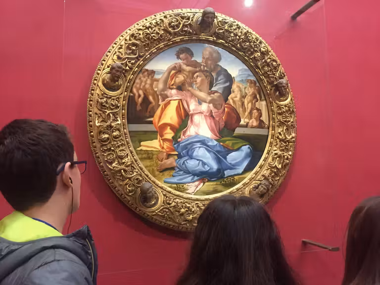 niños en la Galería de los Uffizi.