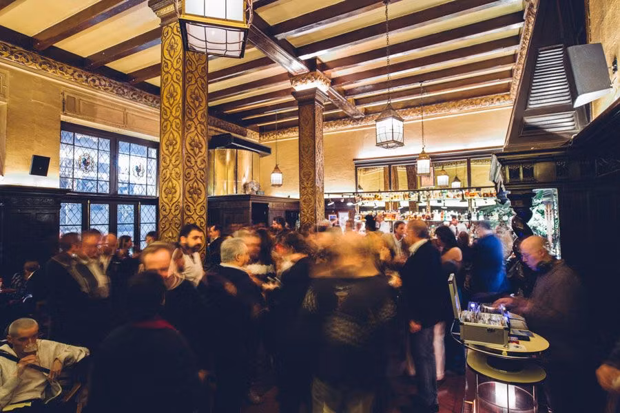 sala de la coctelería Cock