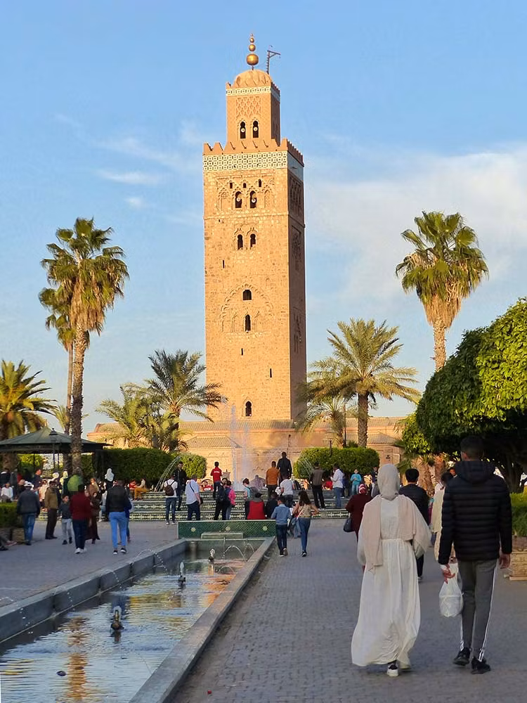 La Koutoubia de Marrakech sirvió de inspiración para la construcción de la Giralda de Sevilla.