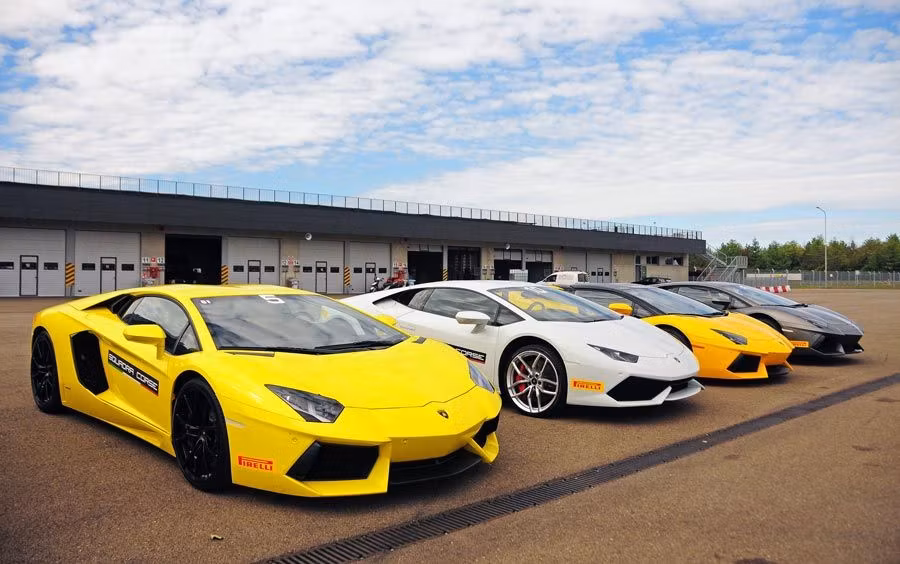 Lamborghinis en el autódromo de Módena