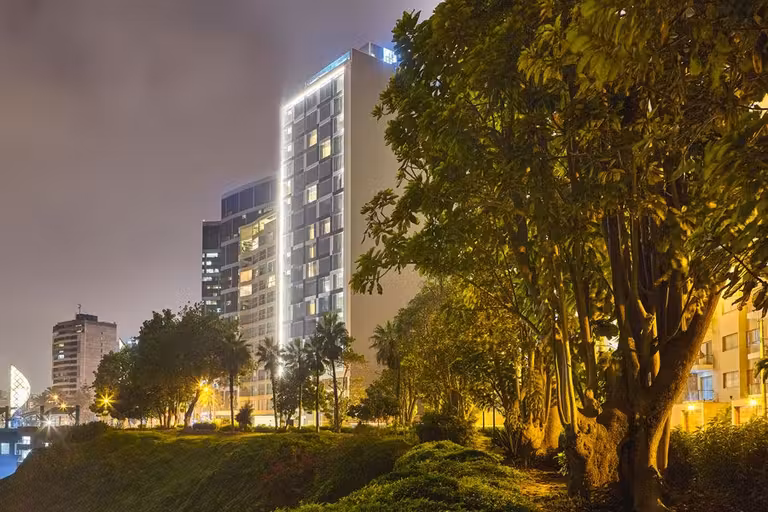 Fachada del AC Lima Miraflores