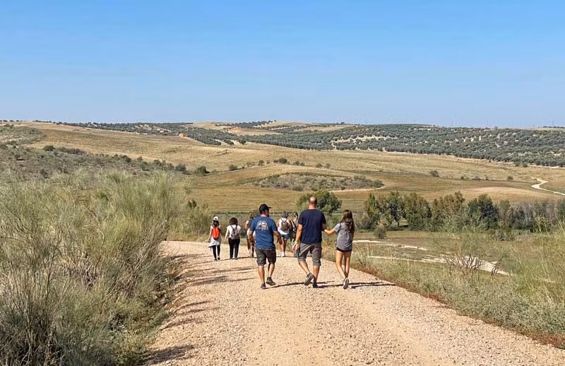 senderistas en las Barrancas de Burujón.
