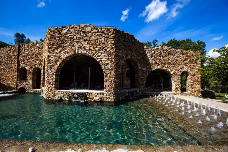 Terme di Sassetta, en La Cerreta.