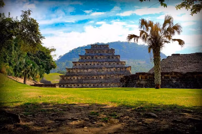 Pirámide de los Niveles del yacimiento de El Tajín