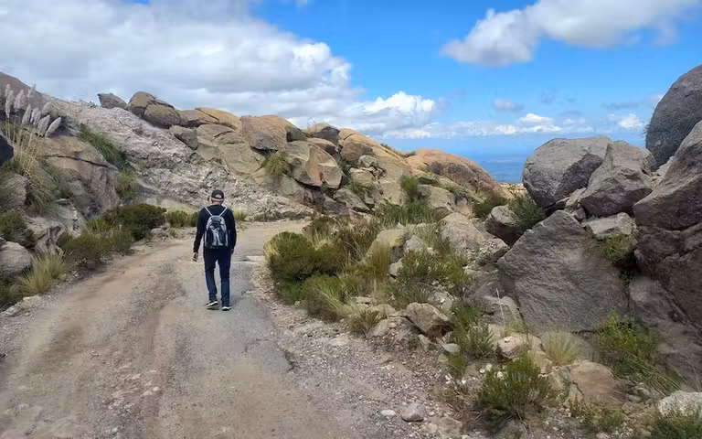 Peregrino en el Camino de Brochero.
