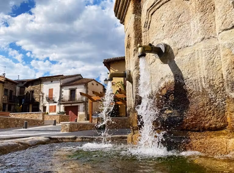 plaza de Montejo de la sierra