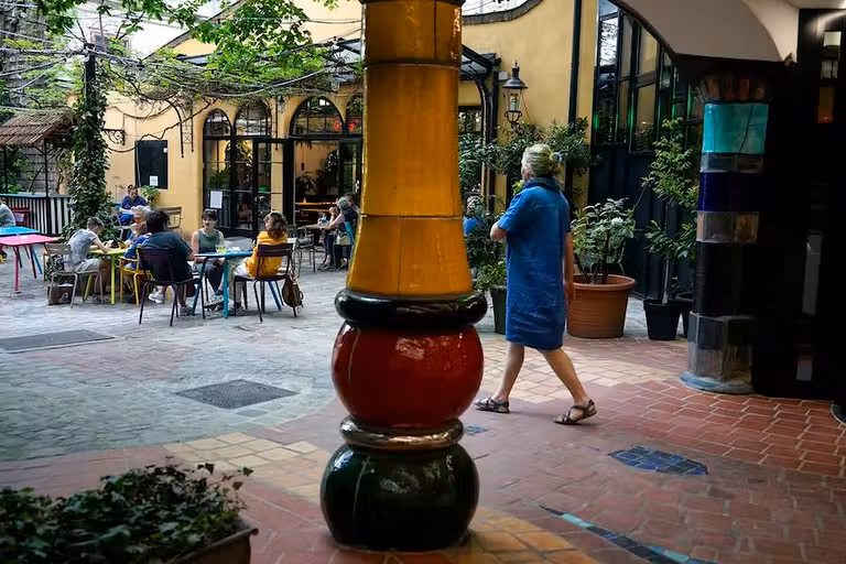 Patio interior del Kunst Haus, uno de los museos de Viena de visita obligada.