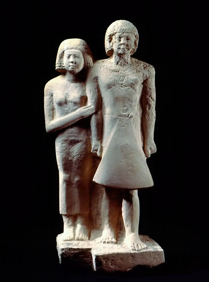 Esculturas en la exposición sobre la mujer en Egipto