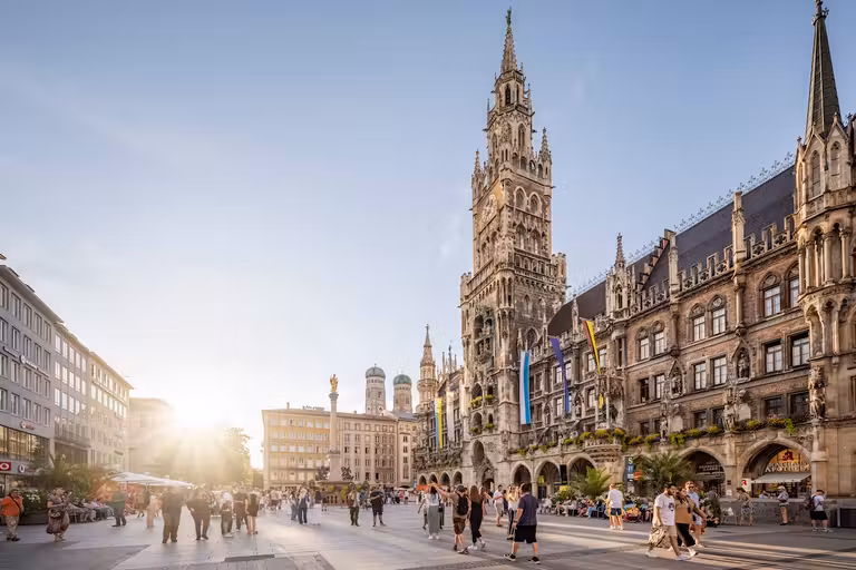 Marienplatz y el nuevo Ayuntamiento de Múnich. © DZT/Dagmar Schwelle