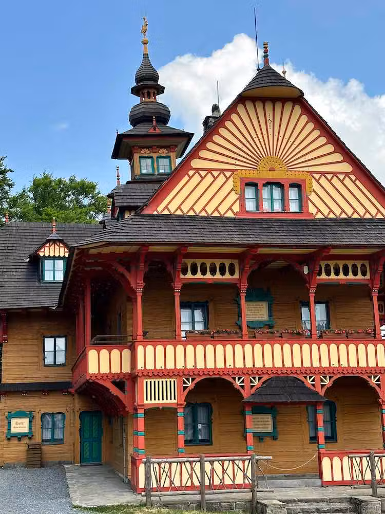 Libušín y Maměnka, dos preciosas casas de madera.