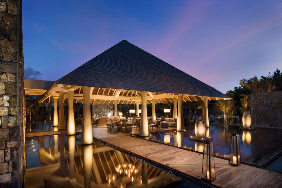 Lobby del Anantara Iko Mauritius Resort & Villas.