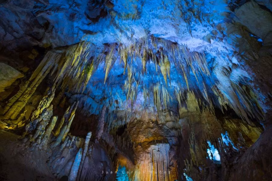 que ver en georgia cueva de prometeo