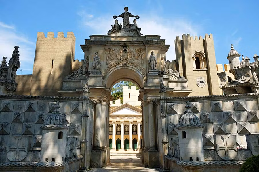 En Portugal dos Pequenitos se reproduce la arquitectura del país y de sus colonias.