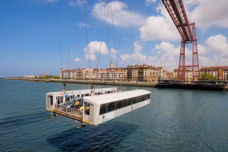 Barquilla colgante del Puente Bizkaia de Getxo