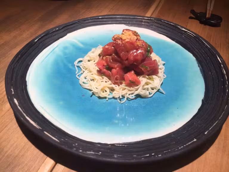 tartar de atun con somen del restaurante umiko