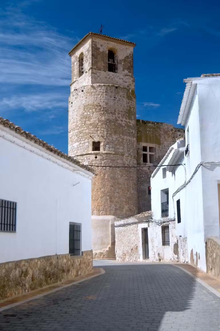 Castillo de Garcimuñoz, en la Cañada Real Conquense.