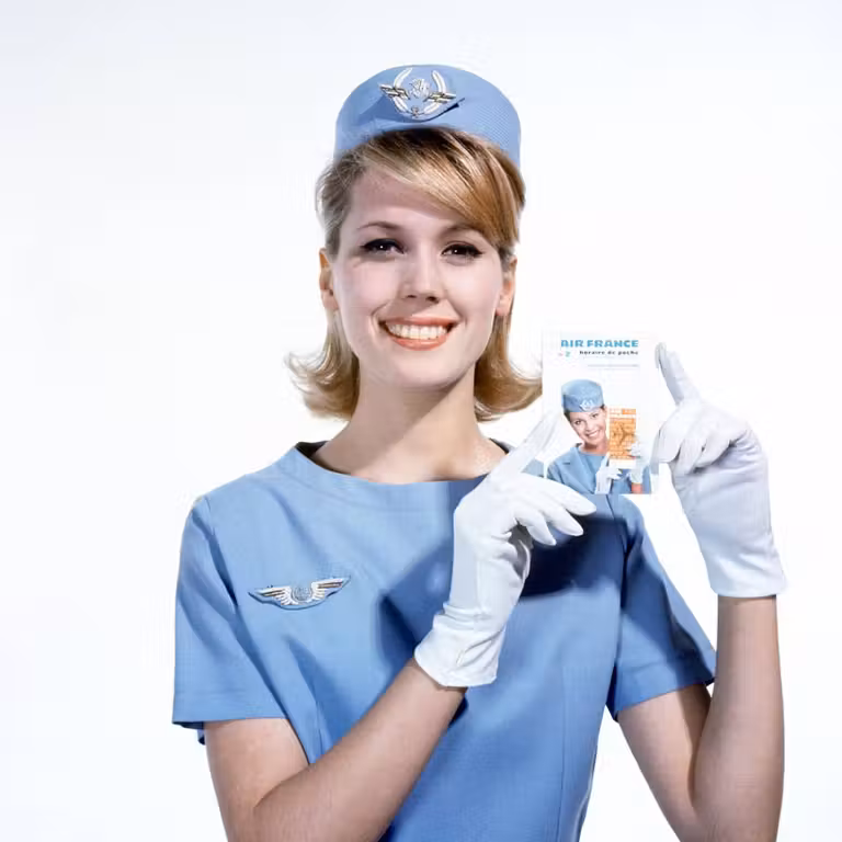 Uniforme de verano de Air France diseñado por Christian Dior.