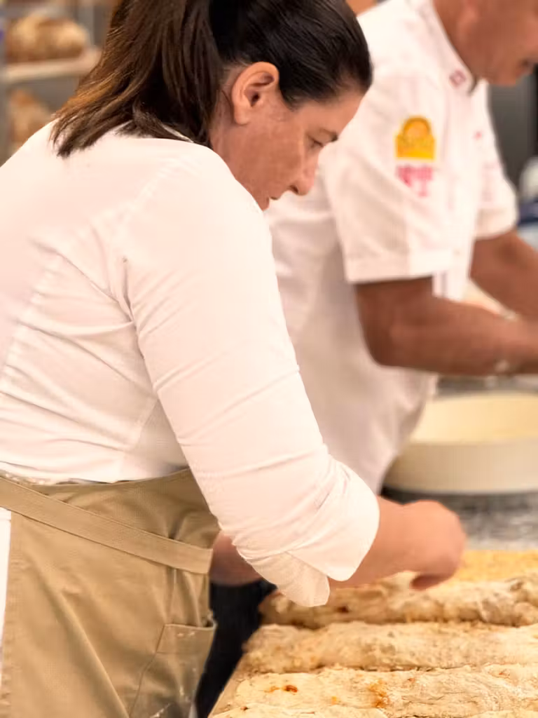 Elisabete Ferreira trabajando en su obrador.