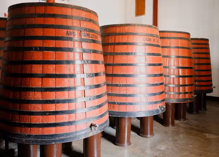 licores de monasterio, ruta por los monasterios, viajes en pareja