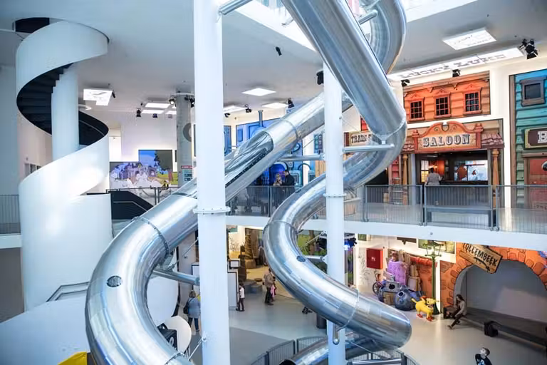 Salas de juegos en el Plopsa de Amberes Flandes