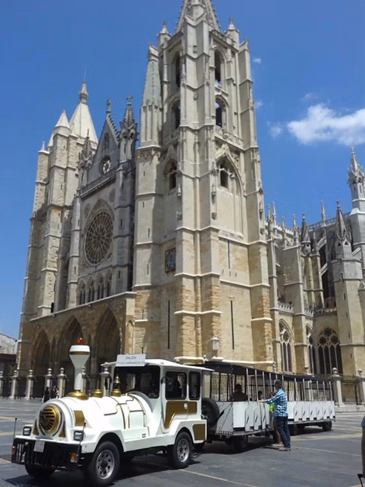 tren turistico leon viajes en familia