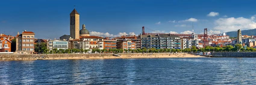 Playa y muelle de Las Arenas, en Getxo.