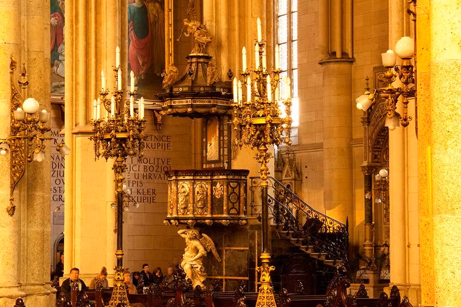 interior de la catedral zagreb